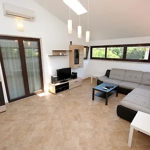 Apartament Vv, Pula